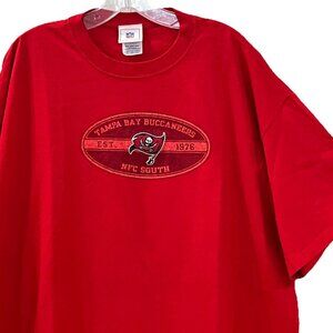 Tampa Bay‎ Buccaneers Men's T-Shirt Size 2XL Red NFL Football NFC South Logo